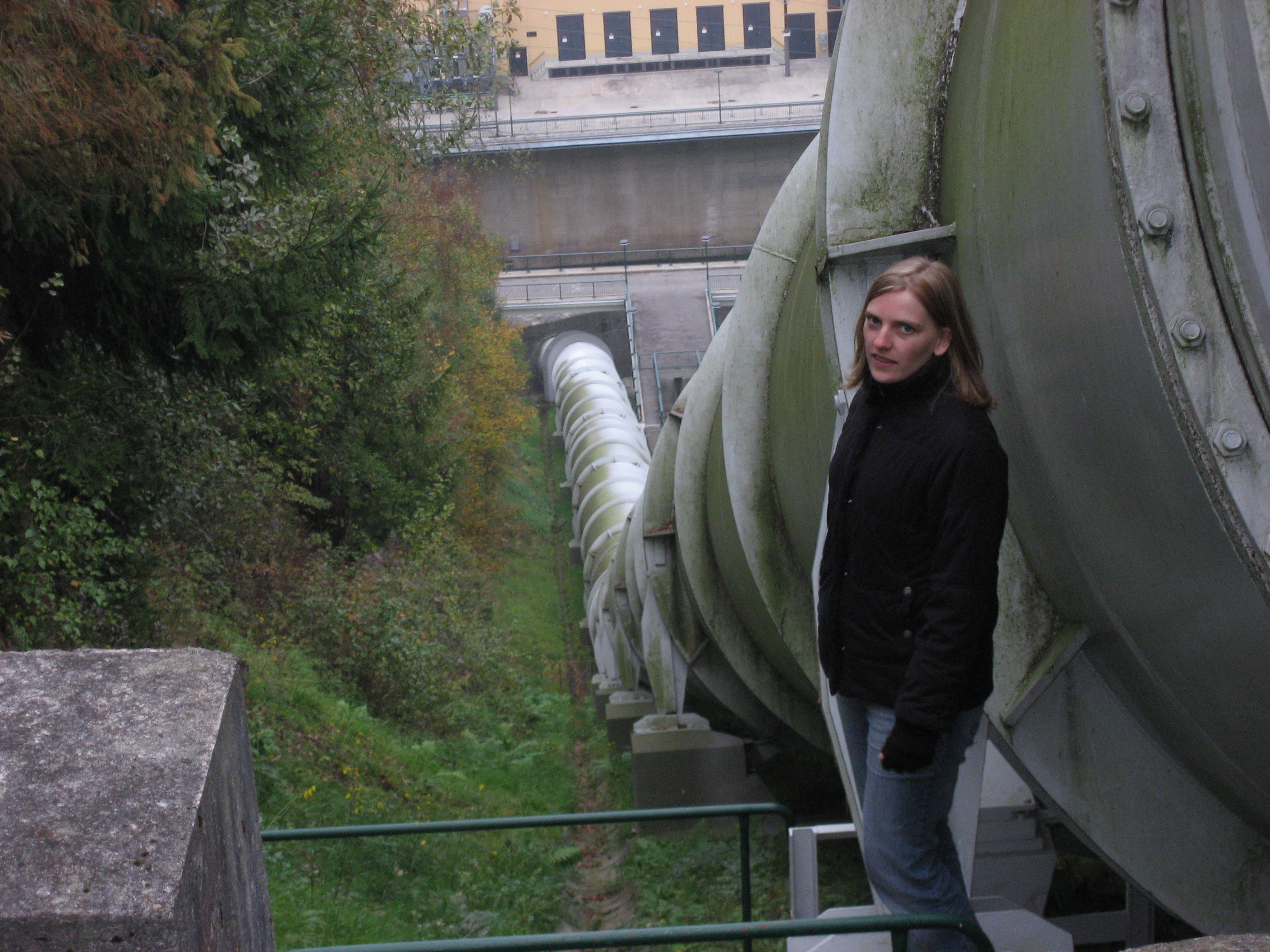 Julia vorm Pumpspeicherwerk Wendefurth