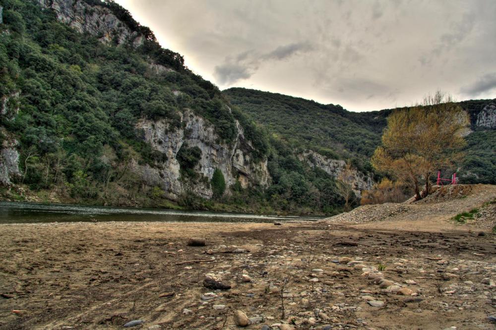 Ardeche-Schlucht2_IMG_1748_49_50_tonemapped.jpg